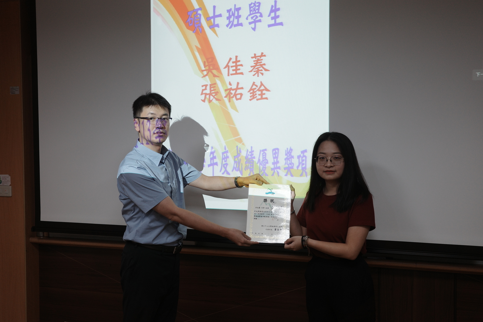 114學年度碩士班成績優異書卷獎圖片