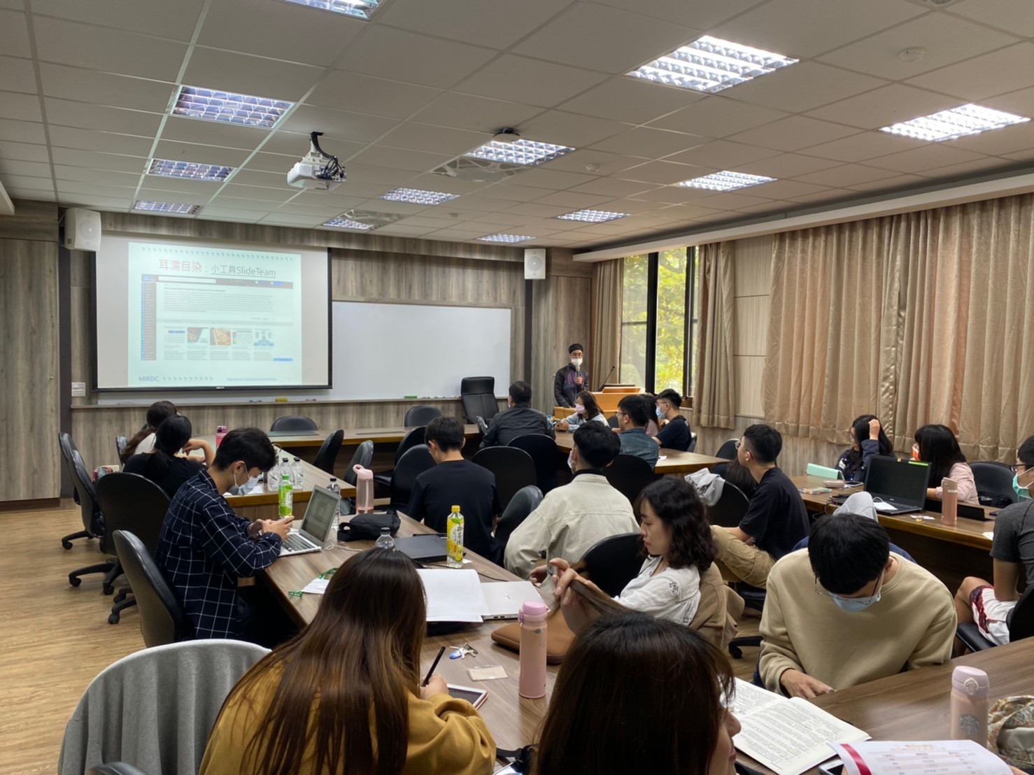 2020.11.14 林大鈞所友 座談題目：法人產業分析師工作心得分享圖片