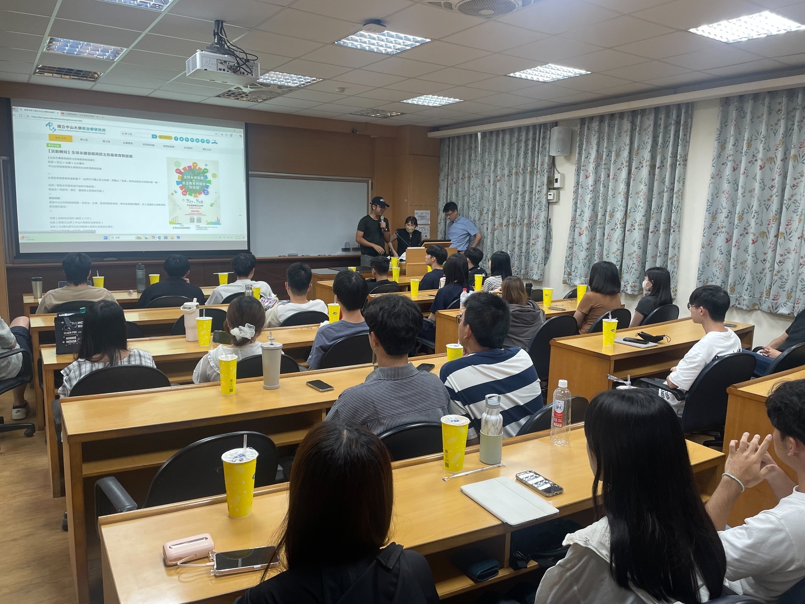2025.09.18 114學年度經濟所碩士班新生入學生活說明會暨迎新座談會圖片