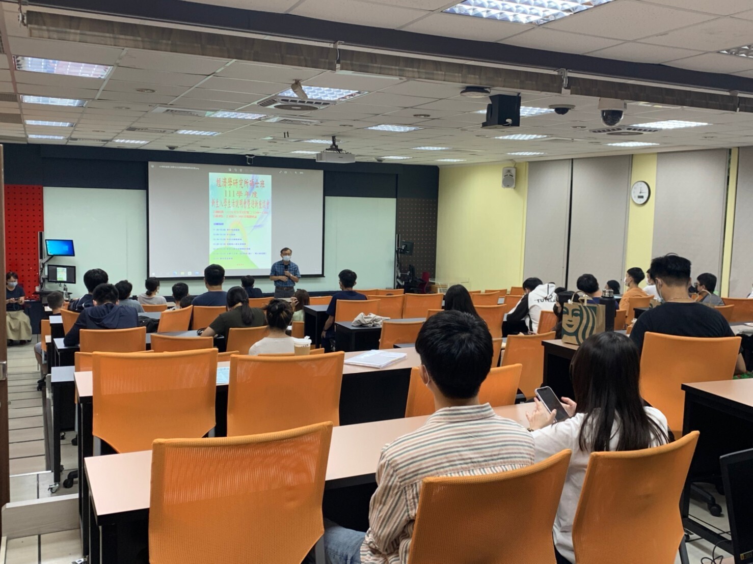 2022.09.13 111學年度經濟所碩士班新生入學生活說明會暨迎新座談會圖片