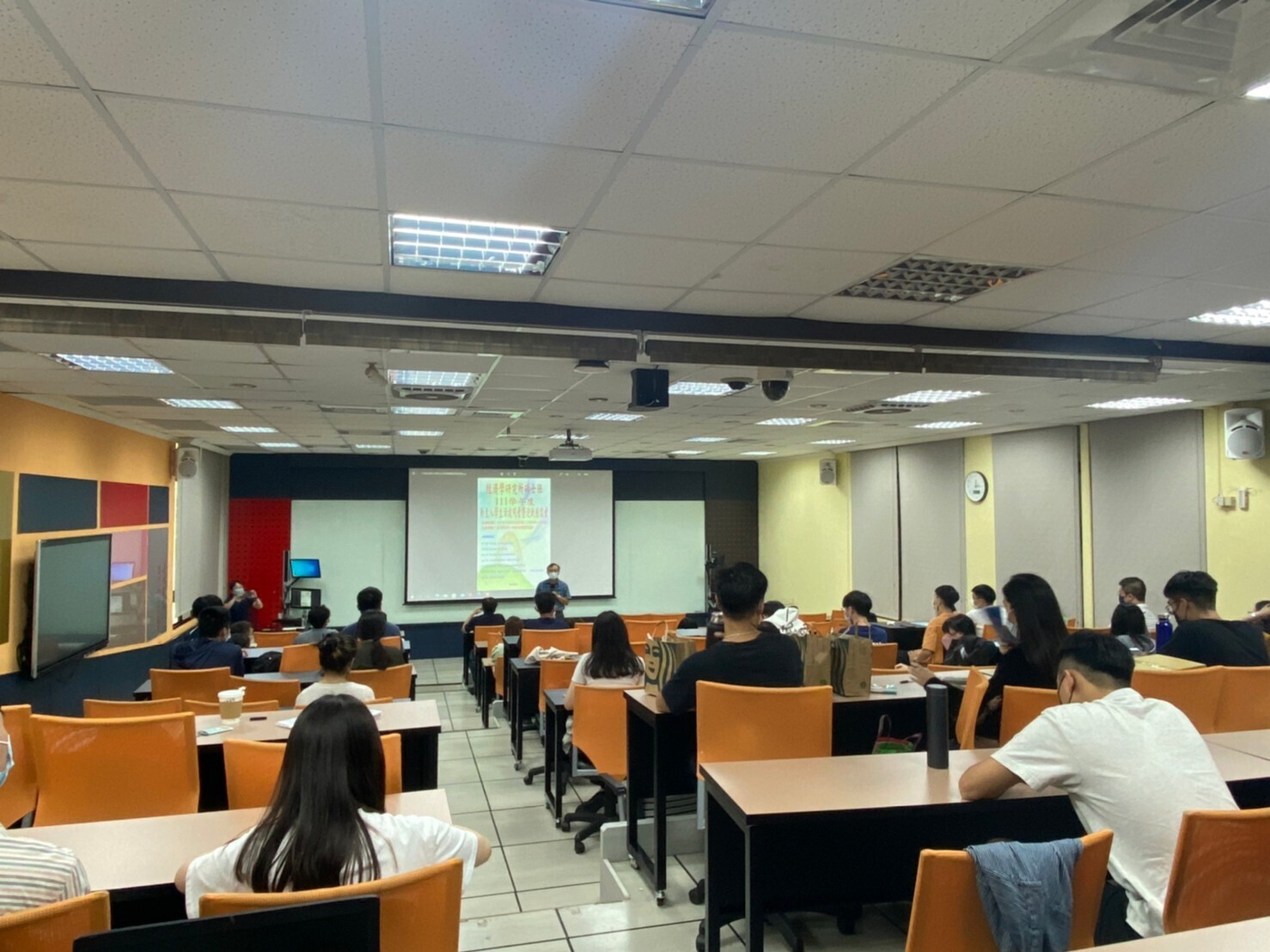 2022.09.13 111學年度經濟所碩士班新生入學生活說明會暨迎新座談會圖片