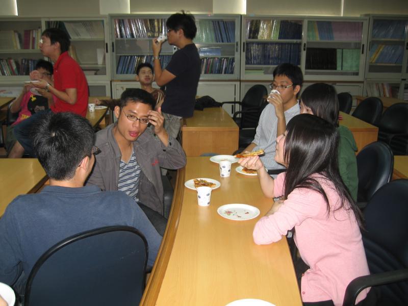 2012.11.29 碩二暖暖包師生聚圖片