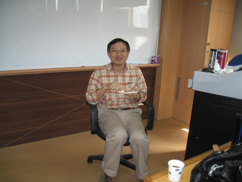 2012.11.29 碩二暖暖包師生聚圖片