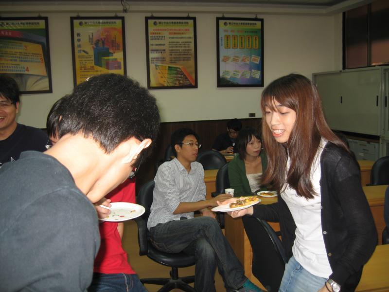 2012.11.29 碩二暖暖包師生聚圖片