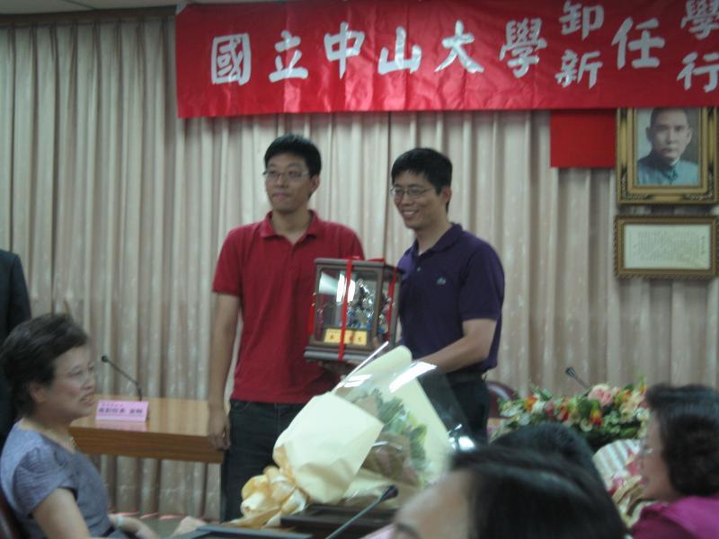2012.08.01 新卸任主管交接圖片