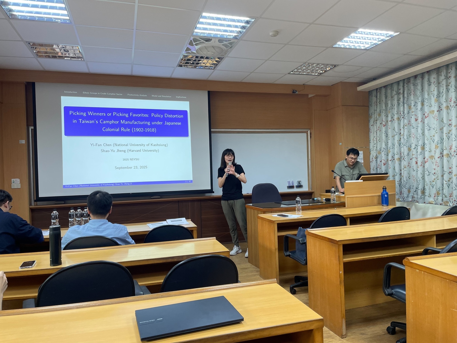 2025.09.23  國立高雄大學應用經濟學系 陳奕帆 助理教授專題演講圖片