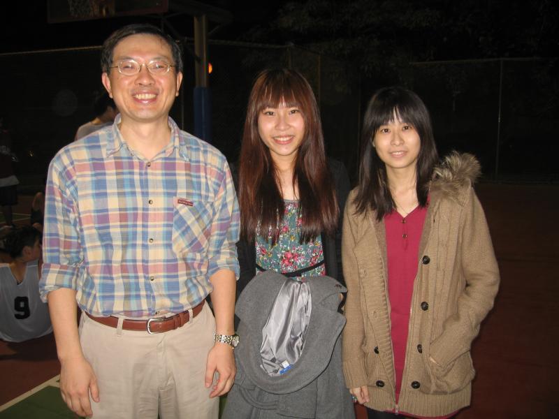 2012.12.15 碩一碩二籃球友誼賽圖片