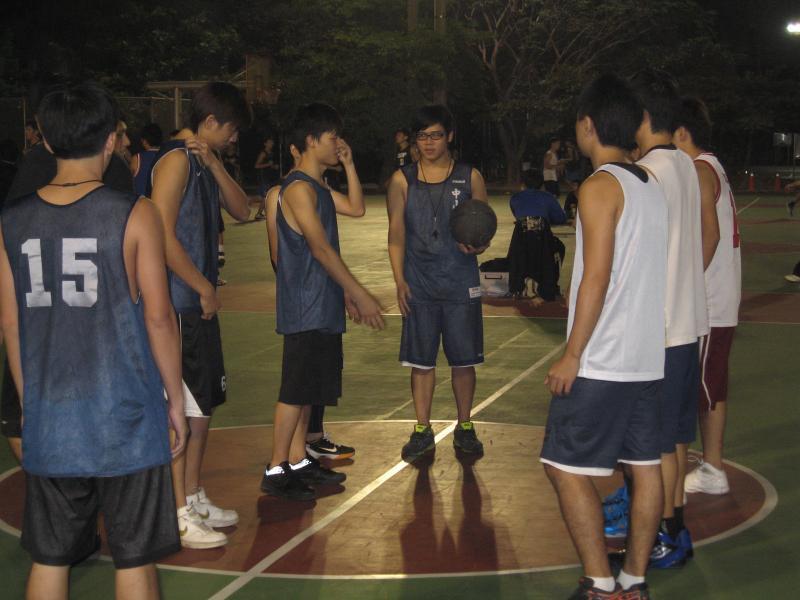 2012.12.15 碩一碩二籃球友誼賽圖片