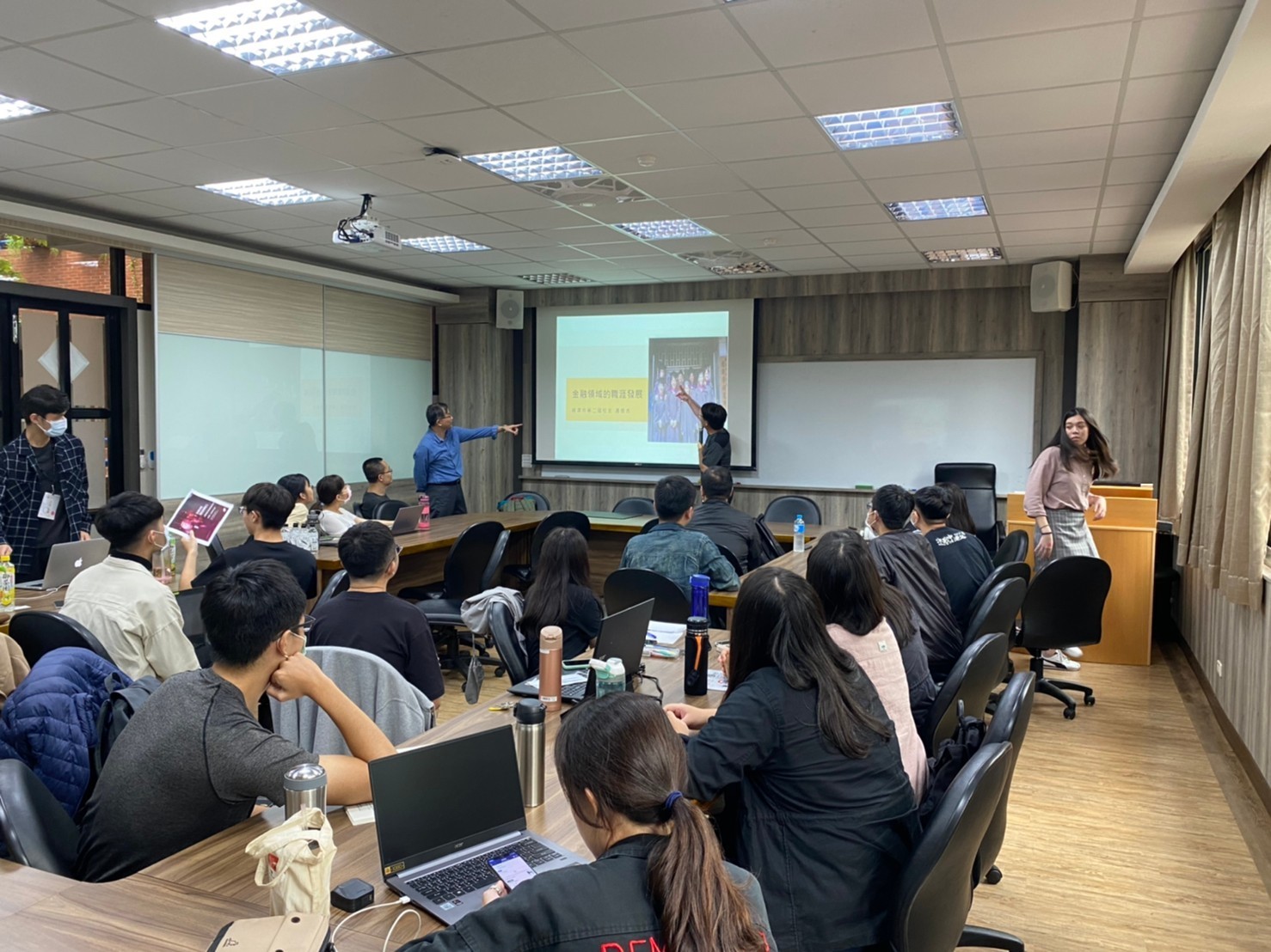 2020.11.14 馮振杰所友 座談題目：金融領域的職涯發展圖片