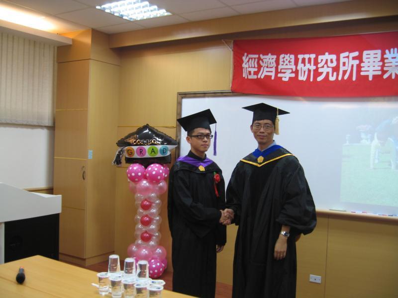 2012.06.09 經濟所畢業茶會暨撥穗儀式(一)圖片